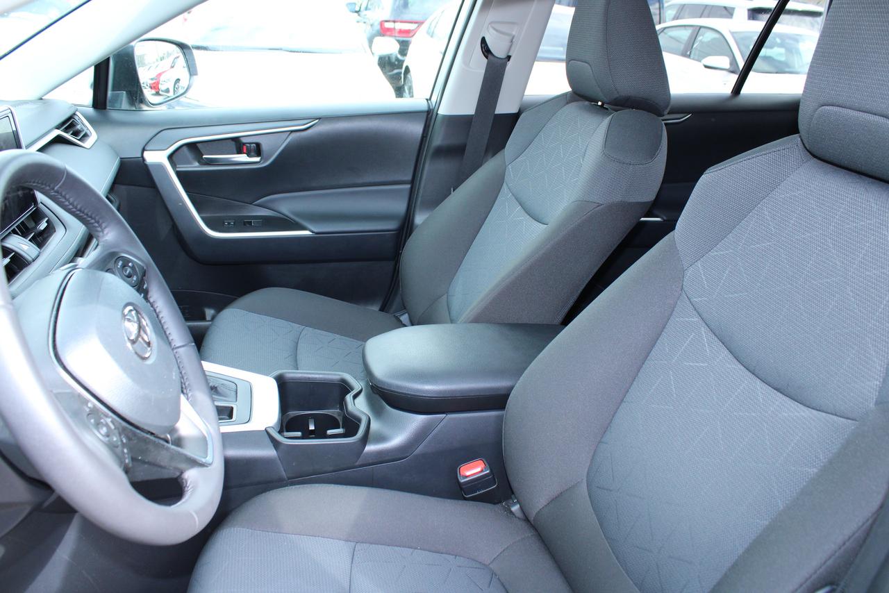 2025 Toyota RAV4 XLE Photo