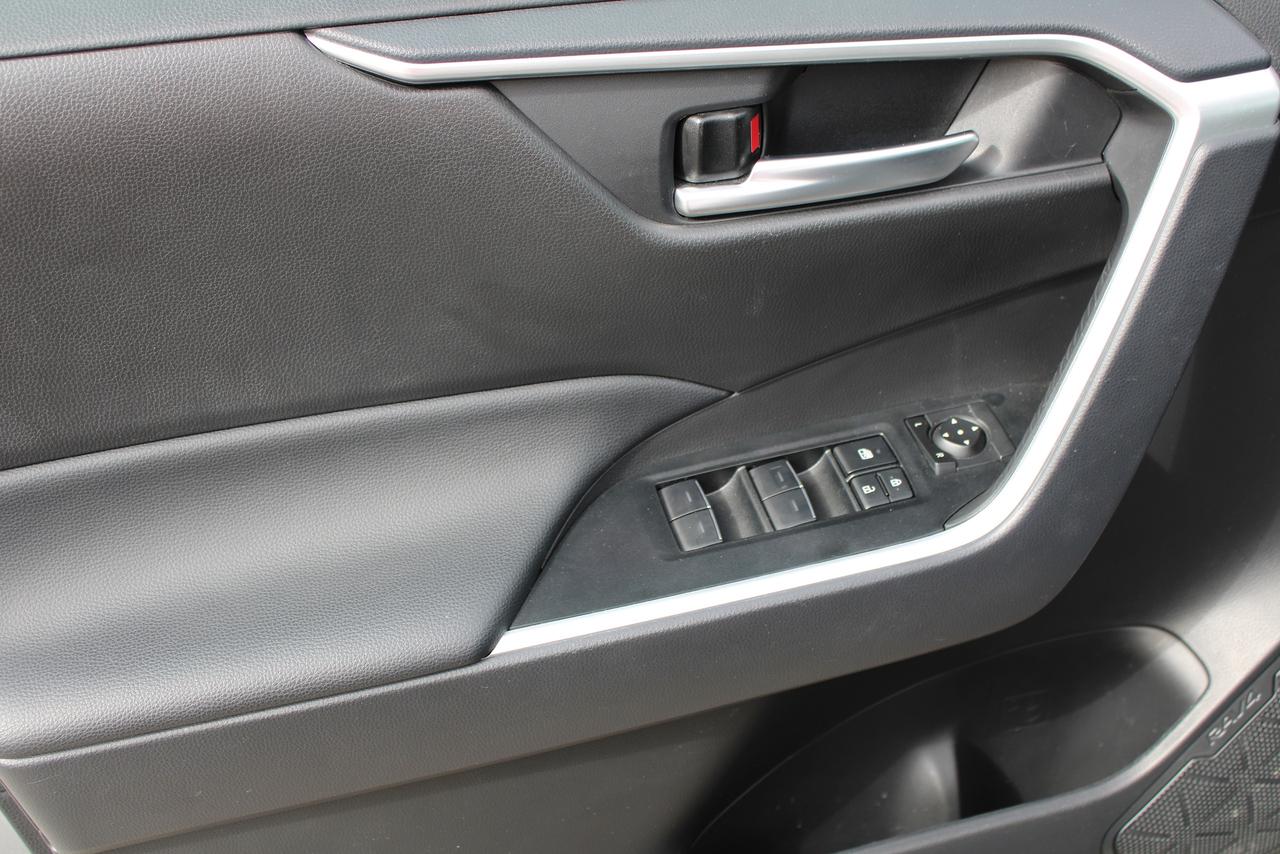 2025 Toyota RAV4 XLE Photo
