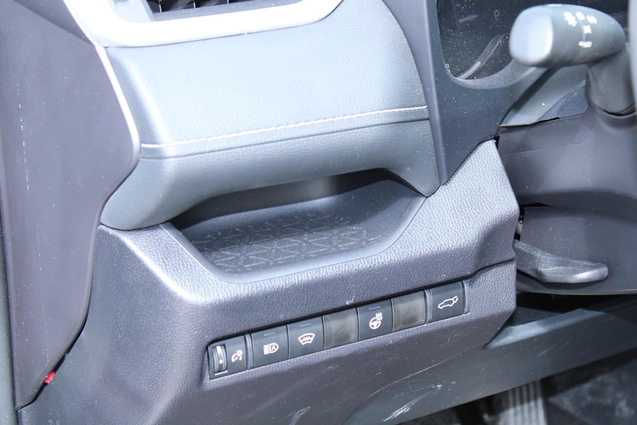 2025 Toyota RAV4 XLE Photo