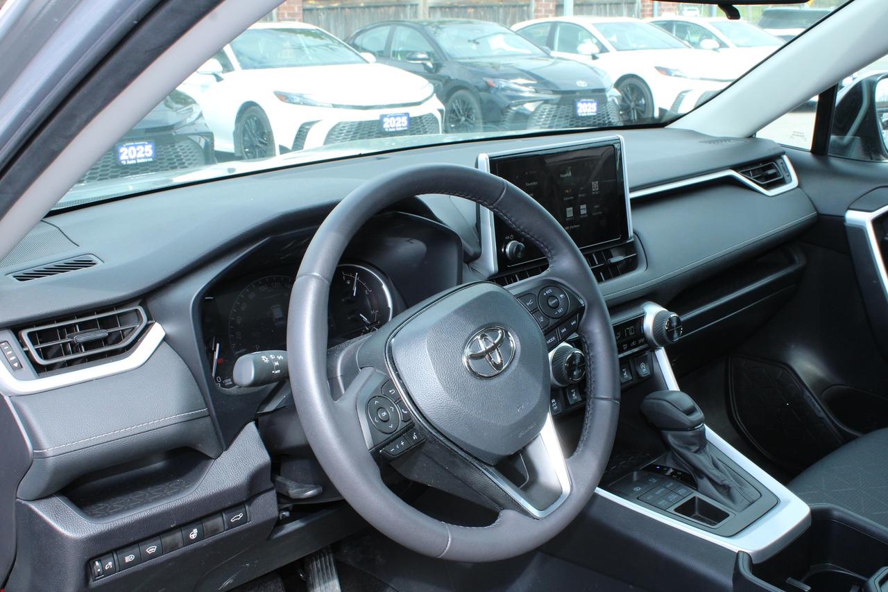2025 Toyota RAV4 XLE Photo