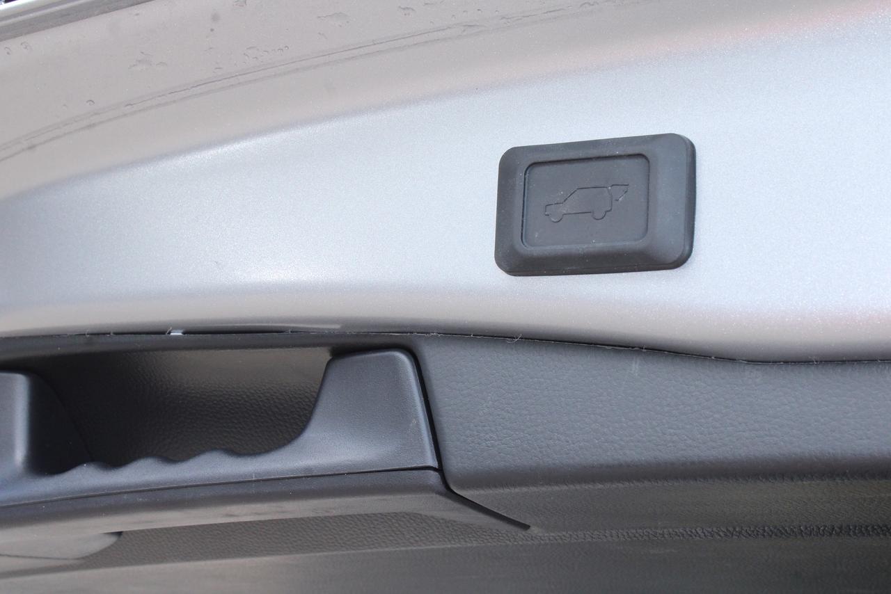 2025 Toyota RAV4 XLE Photo
