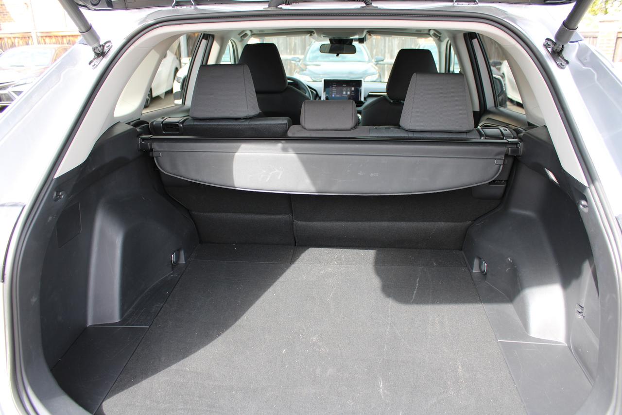 2025 Toyota RAV4 XLE Photo