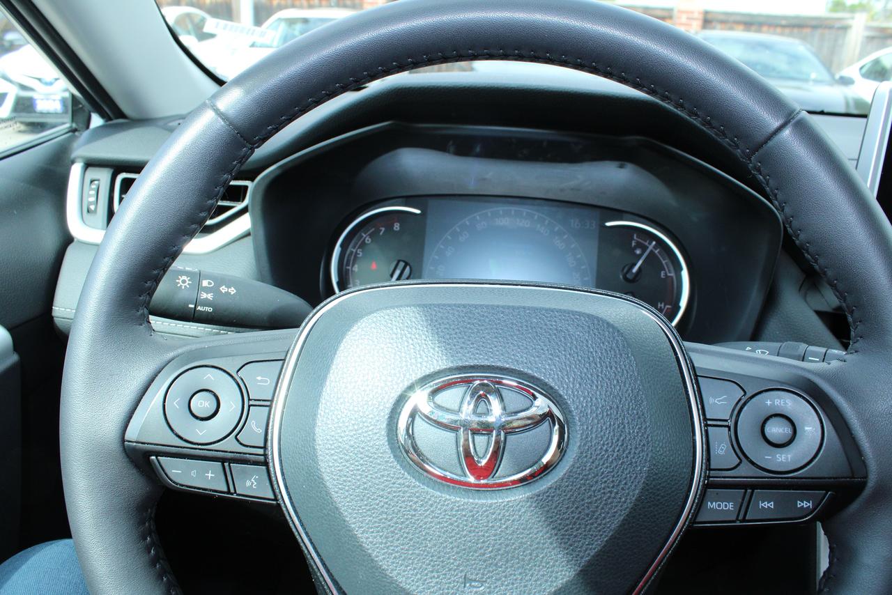 2025 Toyota RAV4 XLE Photo
