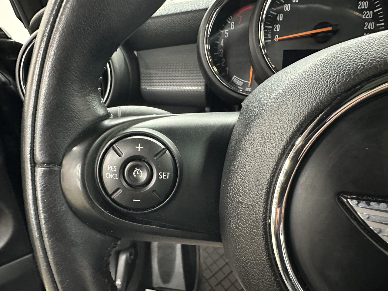 2018 MINI Cooper COOPER | LOW KMS | SUNROOF | LEATHER Photo9