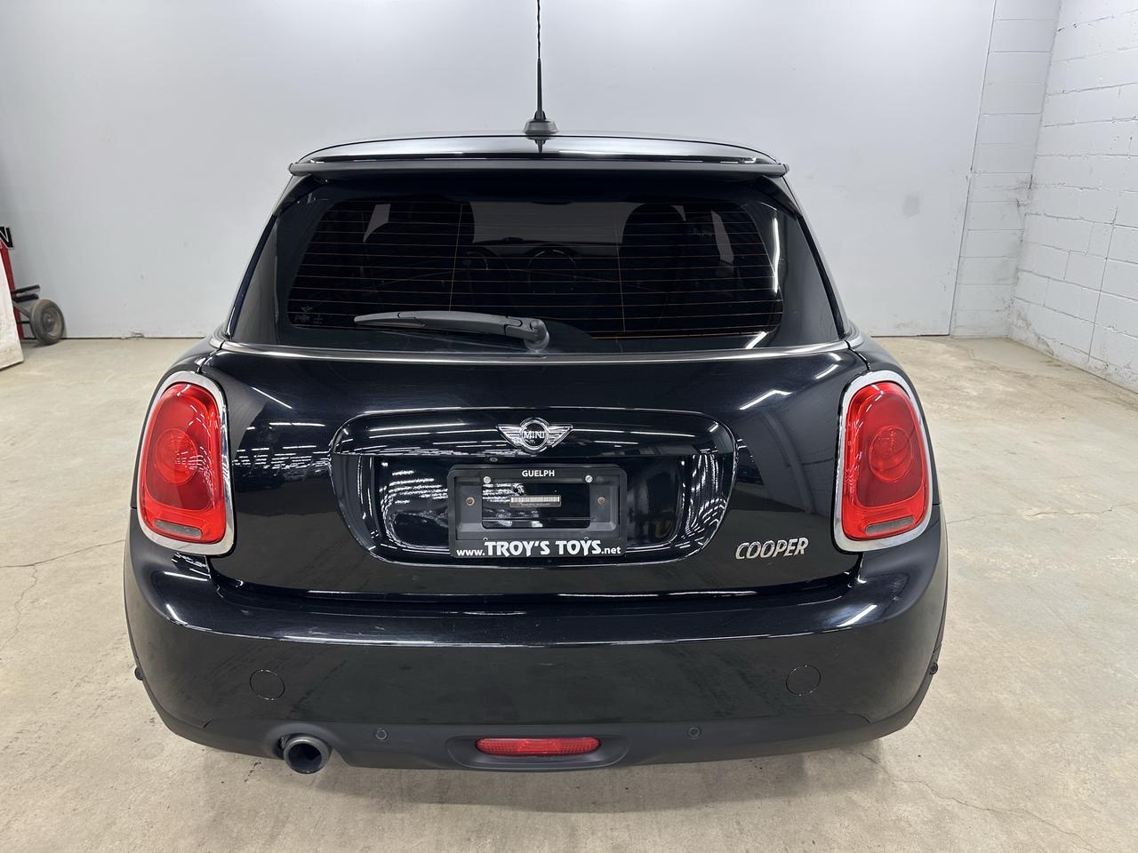 2018 MINI Cooper COOPER Photo4