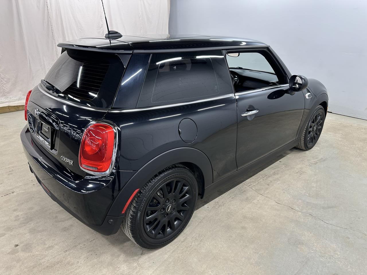 2018 MINI Cooper COOPER Photo
