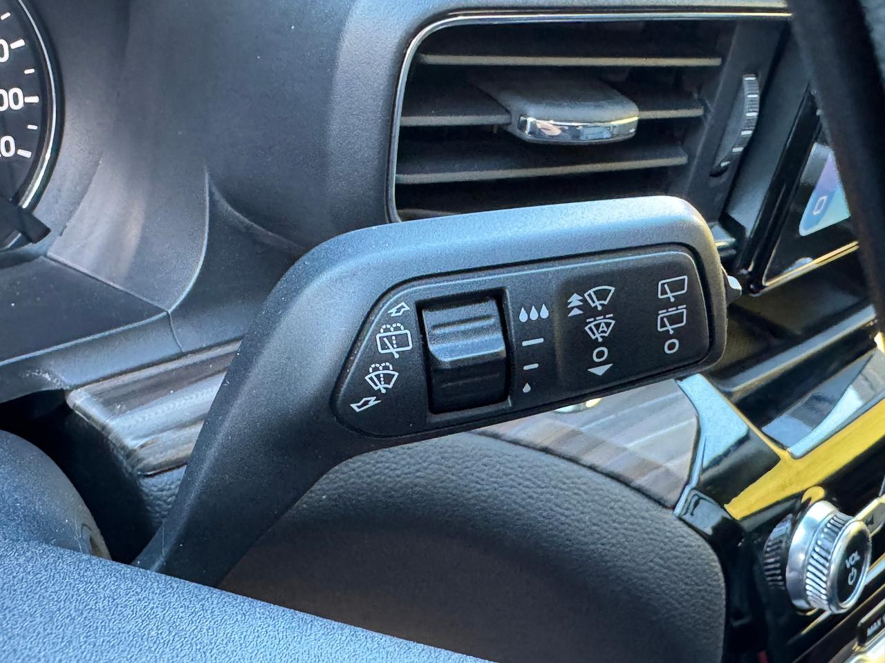 2022 Ford Explorer LIMITED 7 Passenger+CLEAN CARFAX Photo