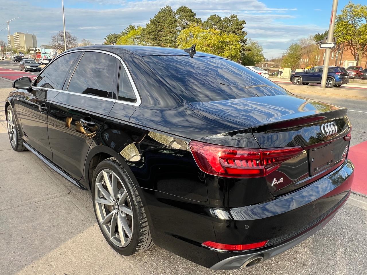 2018 Audi A4 Progressiv - NAV- LEATHER- BACK CAM- SR/F& MORE! Photo4
