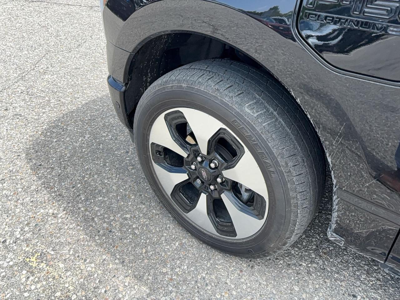 2023 Ford F-150 PLATINUM! LEATHER, 22" RIMS, POWER BOARDS, LOADED! Photo