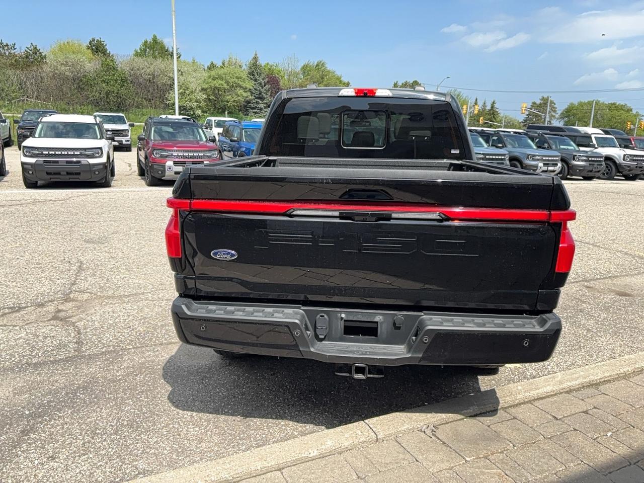 2023 Ford F-150 PLATINUM! LEATHER, 22" RIMS, POWER BOARDS, LOADED! Photo