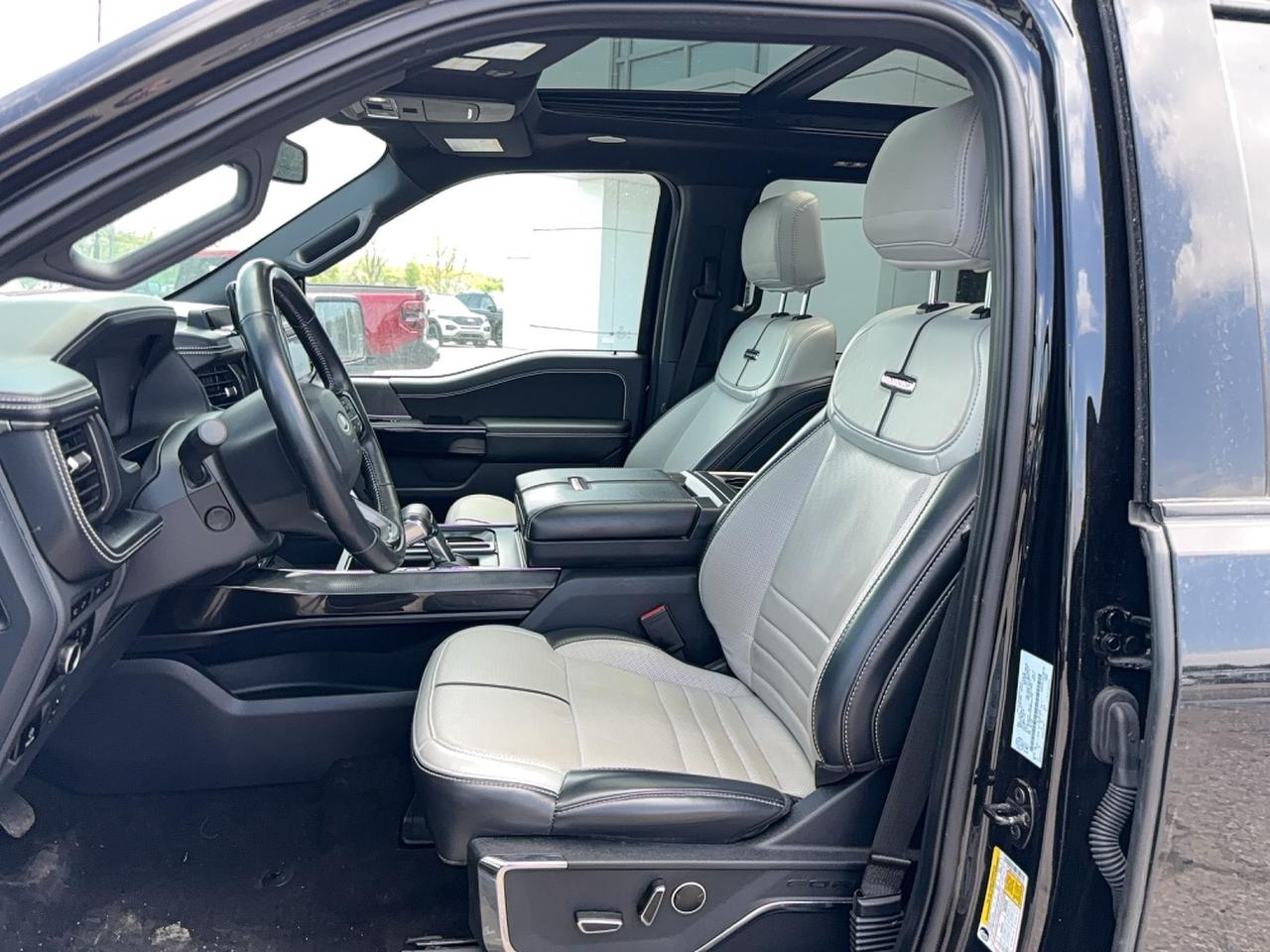 2023 Ford F-150 PLATINUM! LEATHER, 22" RIMS, POWER BOARDS, LOADED! Photo