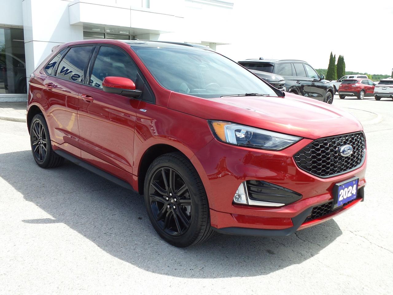 2024 Ford Edge ST-LINE, AWD, MOON, TECH, LOCAL TRADE! Photo2