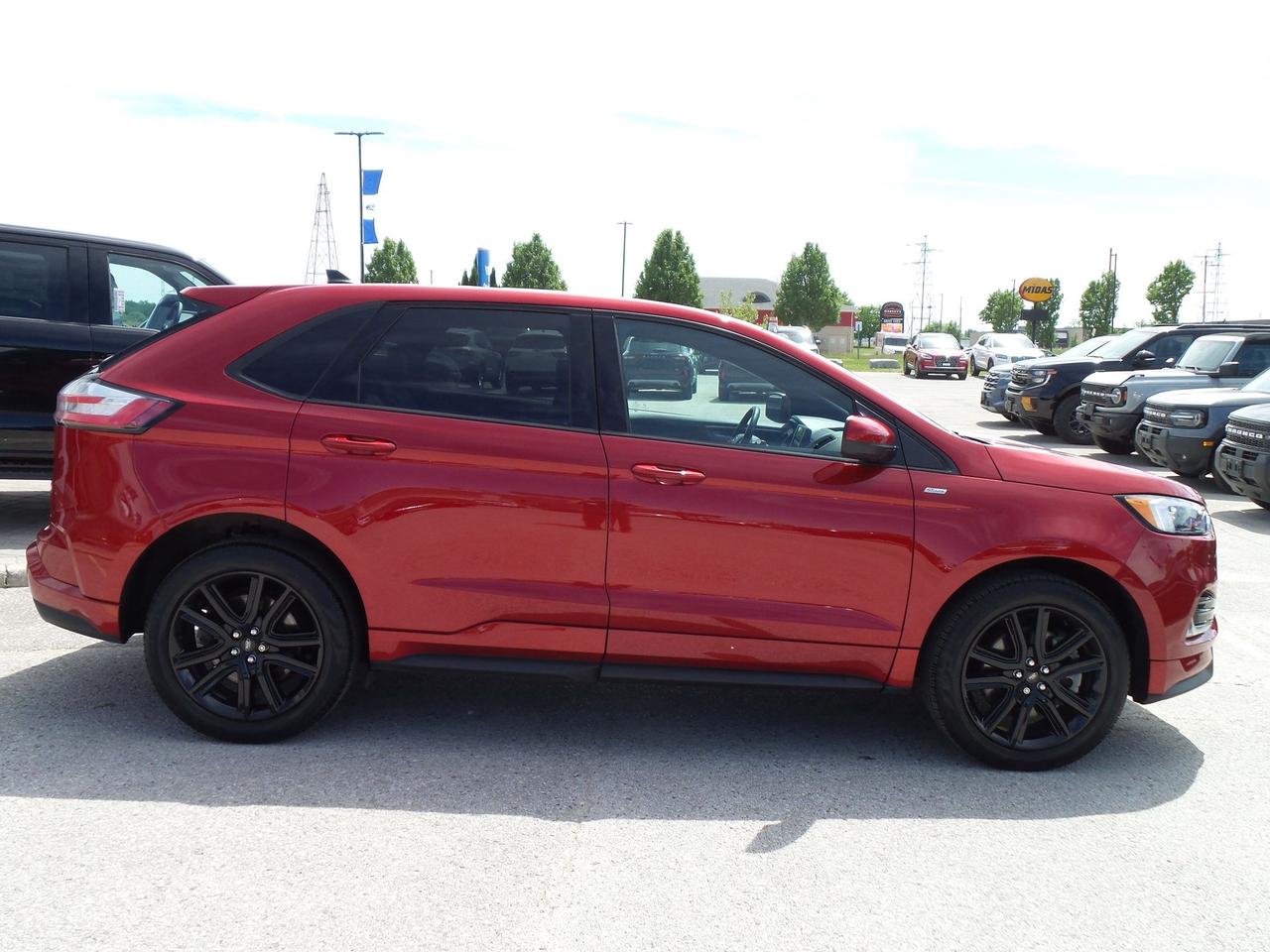 2024 Ford Edge ST-LINE, AWD, MOON, TECH, LOCAL TRADE! Photo