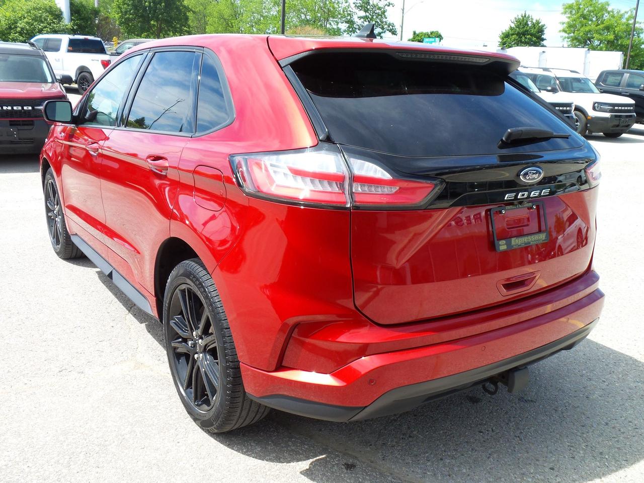 2024 Ford Edge ST-LINE, AWD, MOON, TECH, LOCAL TRADE! Photo