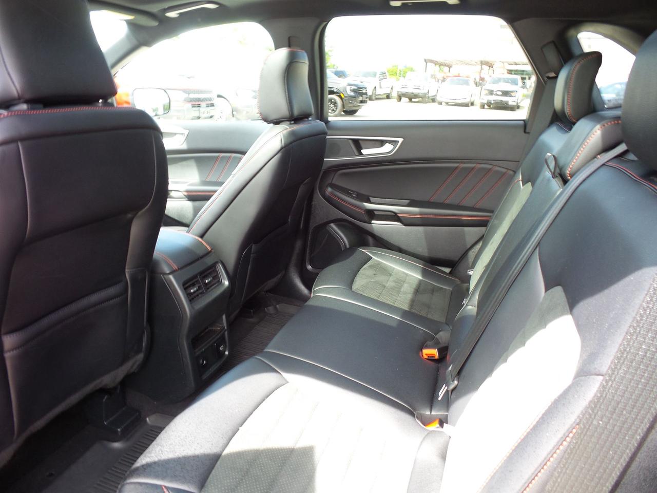 2024 Ford Edge ST-LINE, AWD, MOON, TECH, LOCAL TRADE! Photo