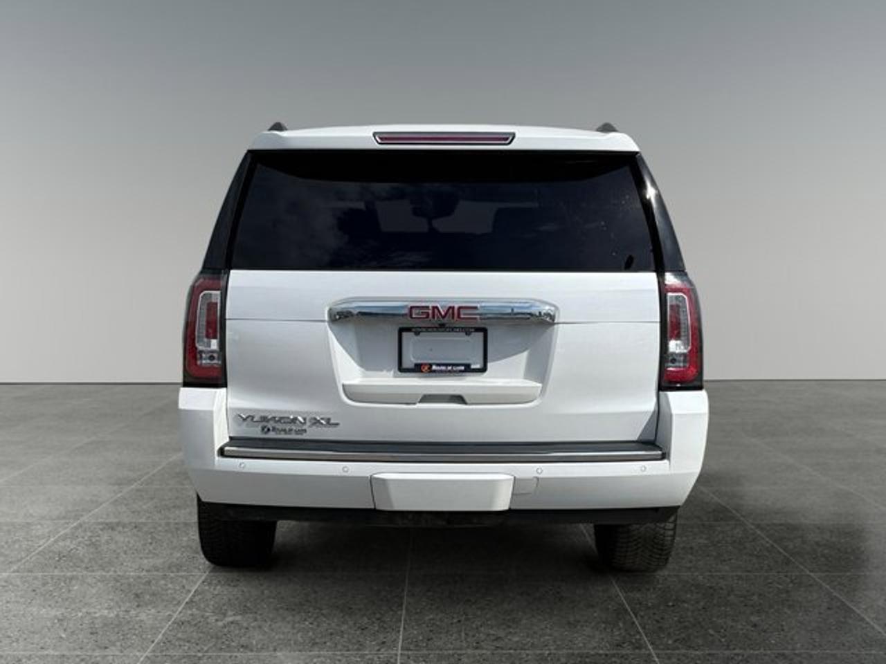 2020 GMC Yukon XL Denali - Photo #4
