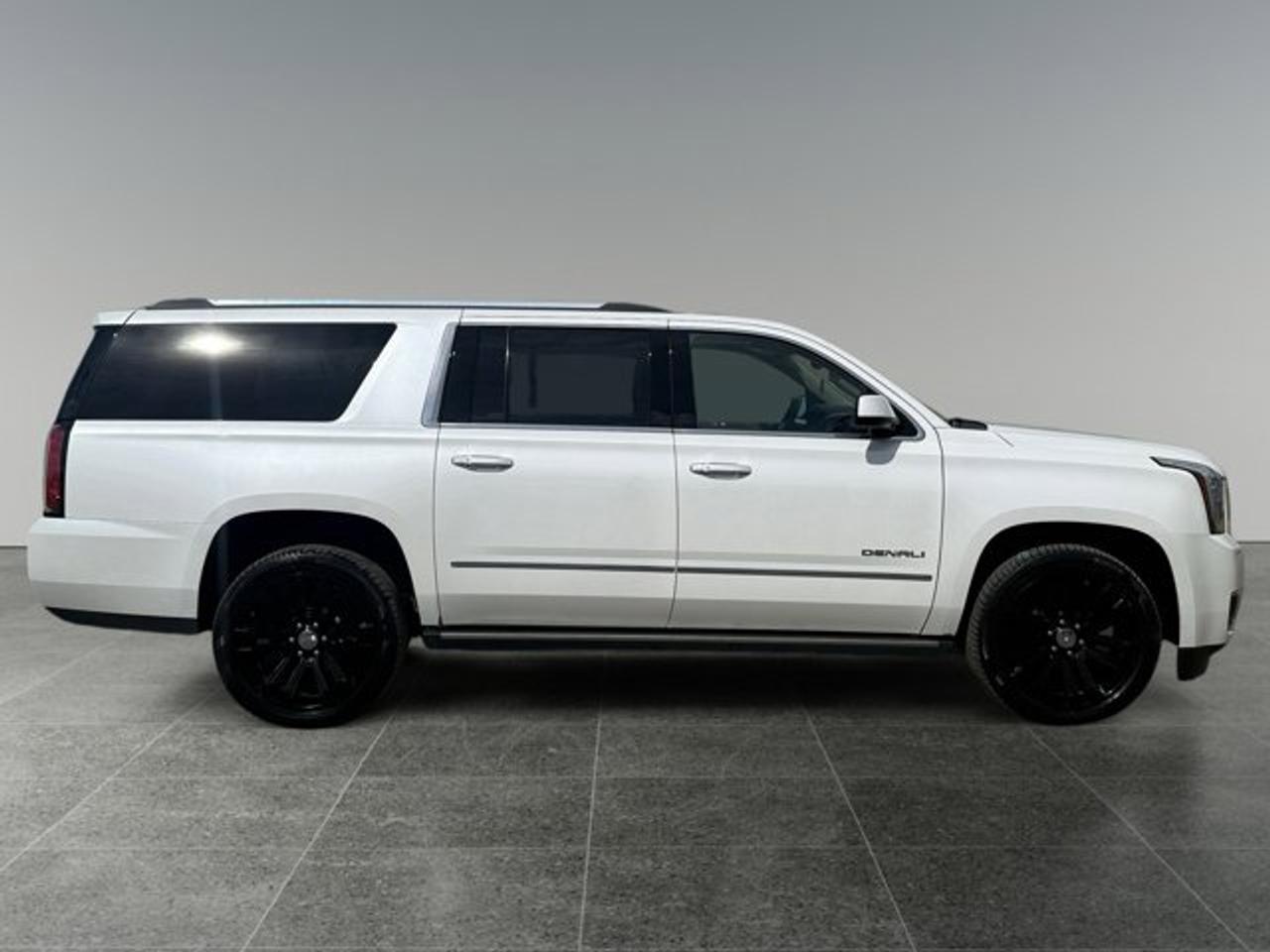 2020 GMC Yukon XL Denali - Photo #6
