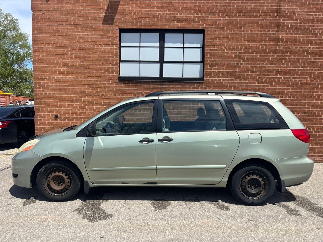 2006 Toyota Sienna 5dr CE 7-Passenger Photo
