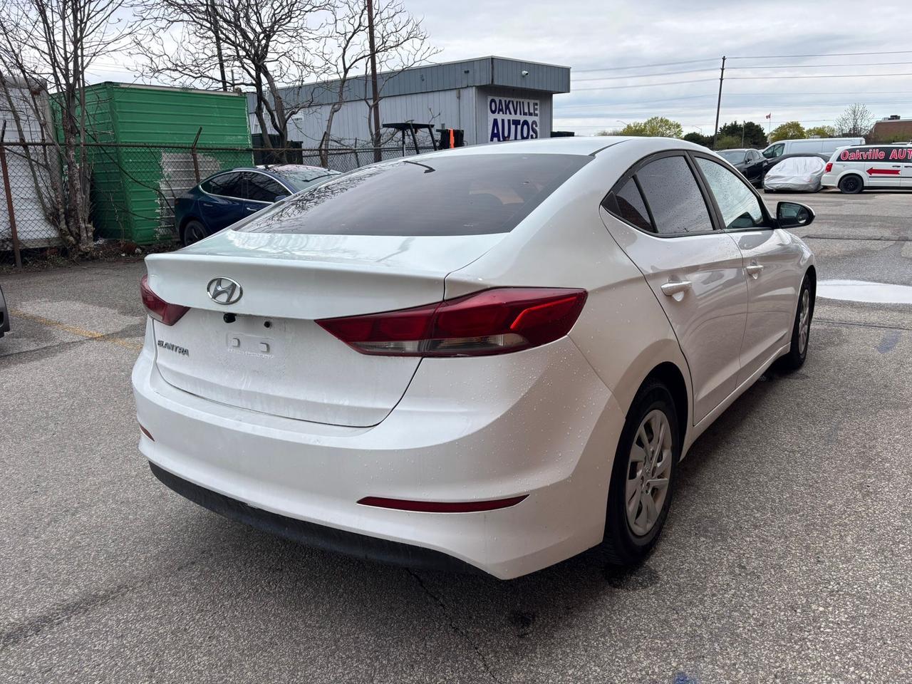 2017 Hyundai Elantra 4DR SDN AUTO LE Photo4
