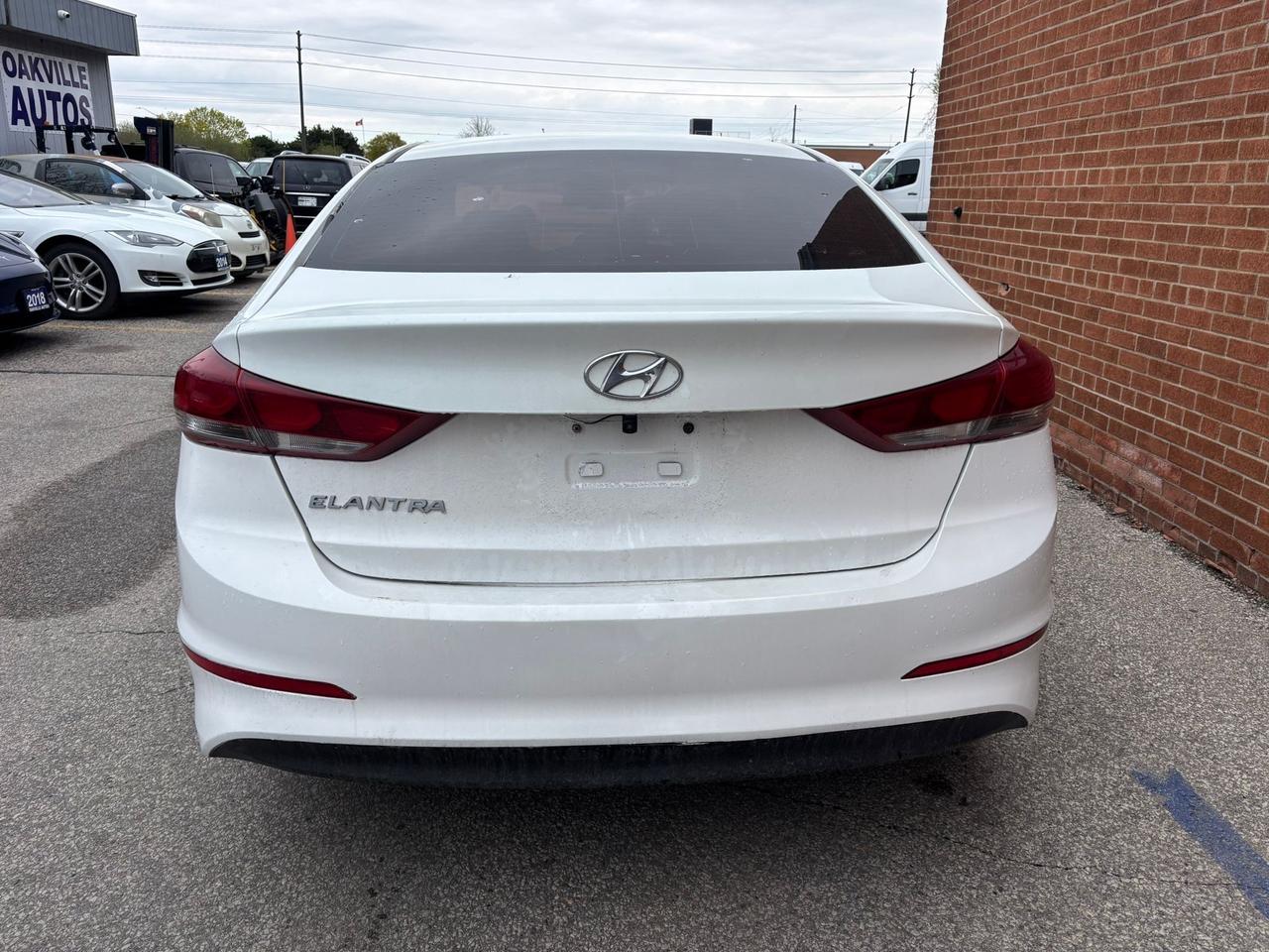 2017 Hyundai Elantra 4DR SDN AUTO LE Photo3