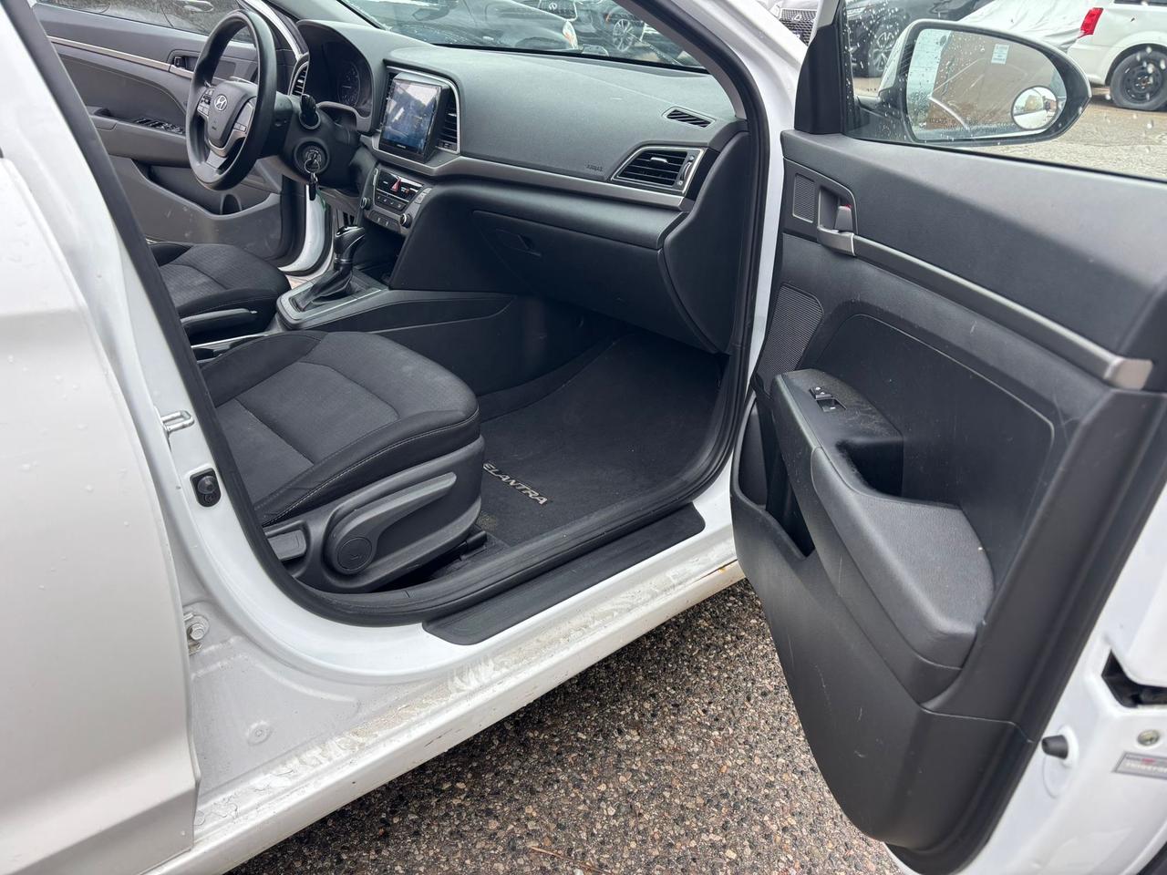 2017 Hyundai Elantra 4DR SDN AUTO LE Photo