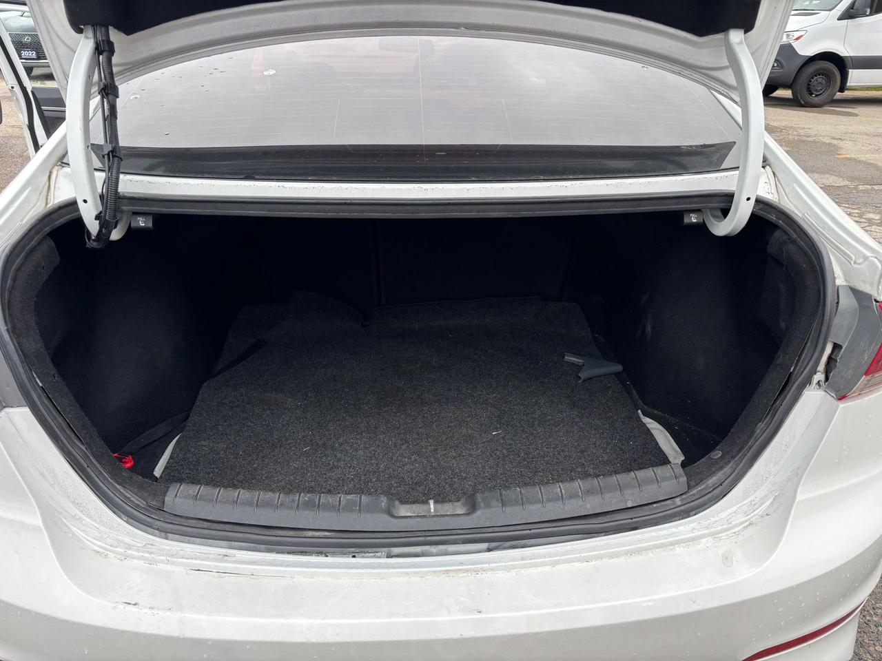 2017 Hyundai Elantra 4DR SDN AUTO LE Photo