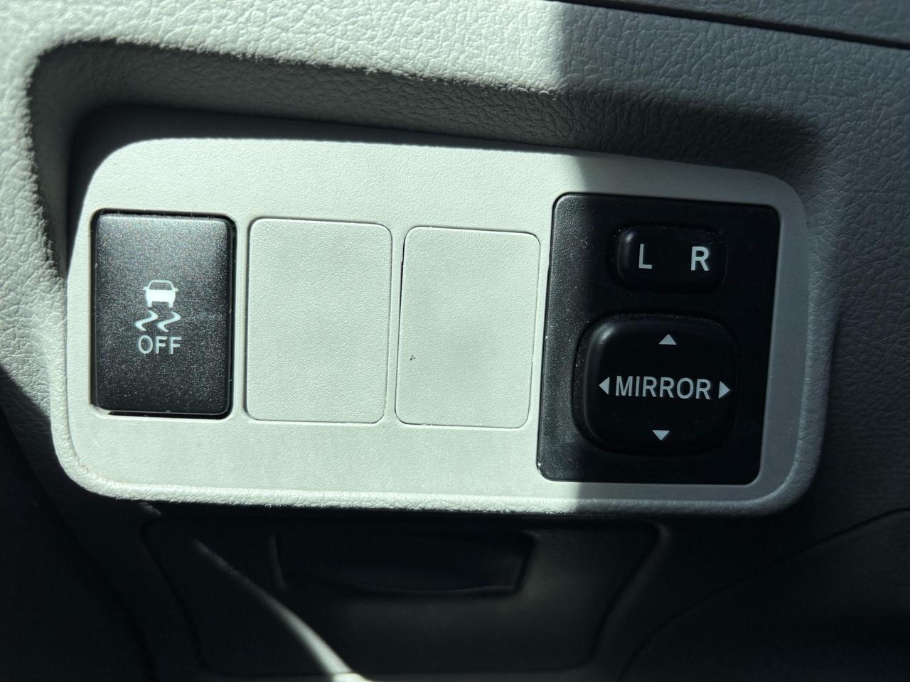 2013 Toyota Corolla 4DR SDN AUTO CE Photo
