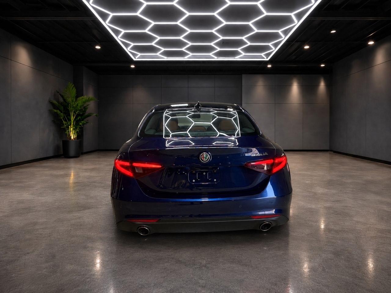 2017 Alfa Romeo Giulia 4dr Sdn RWD Photo3