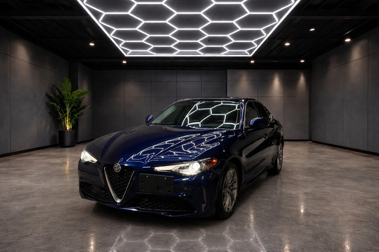 2017 Alfa Romeo Giulia 4dr Sdn RWD Photo2