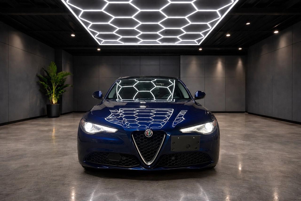 2017 Alfa Romeo Giulia 4dr Sdn RWD Photo