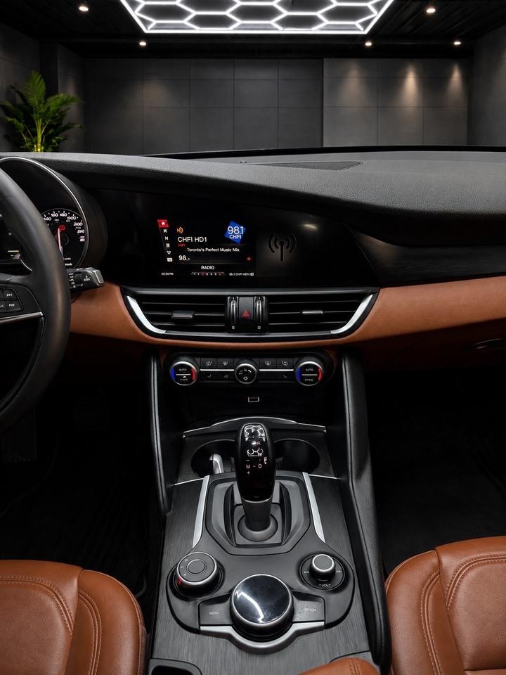 2017 Alfa Romeo Giulia 4dr Sdn RWD Photo
