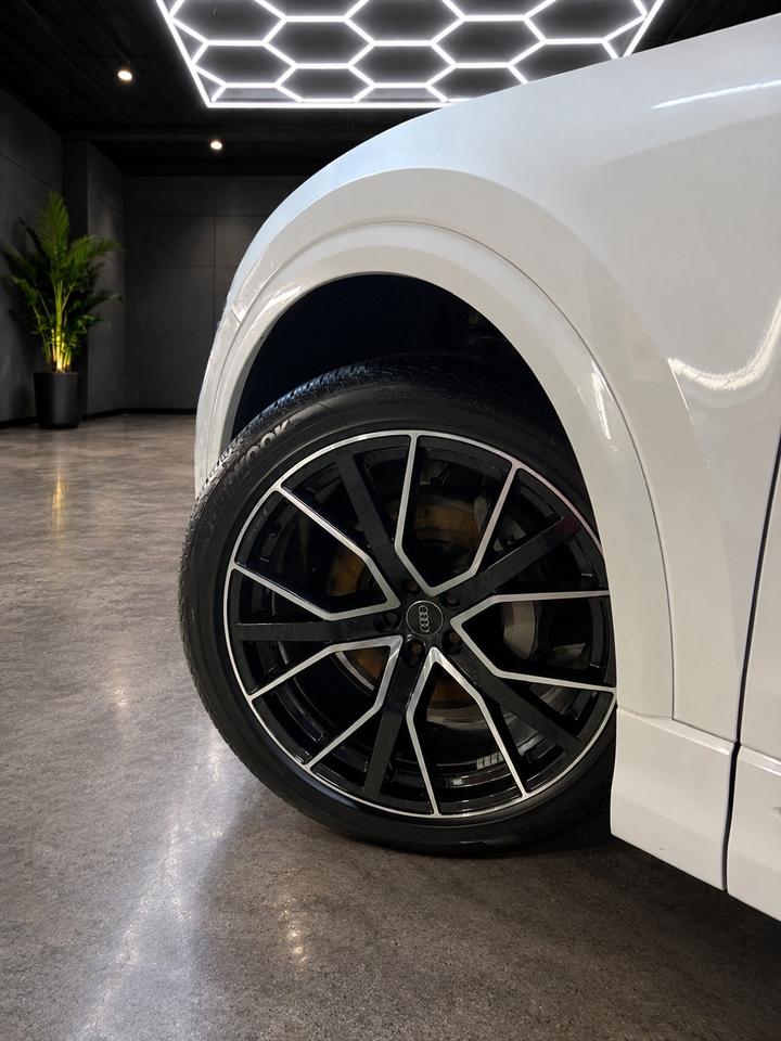 2020 Audi Q8 Progressive SLine quattro Photo