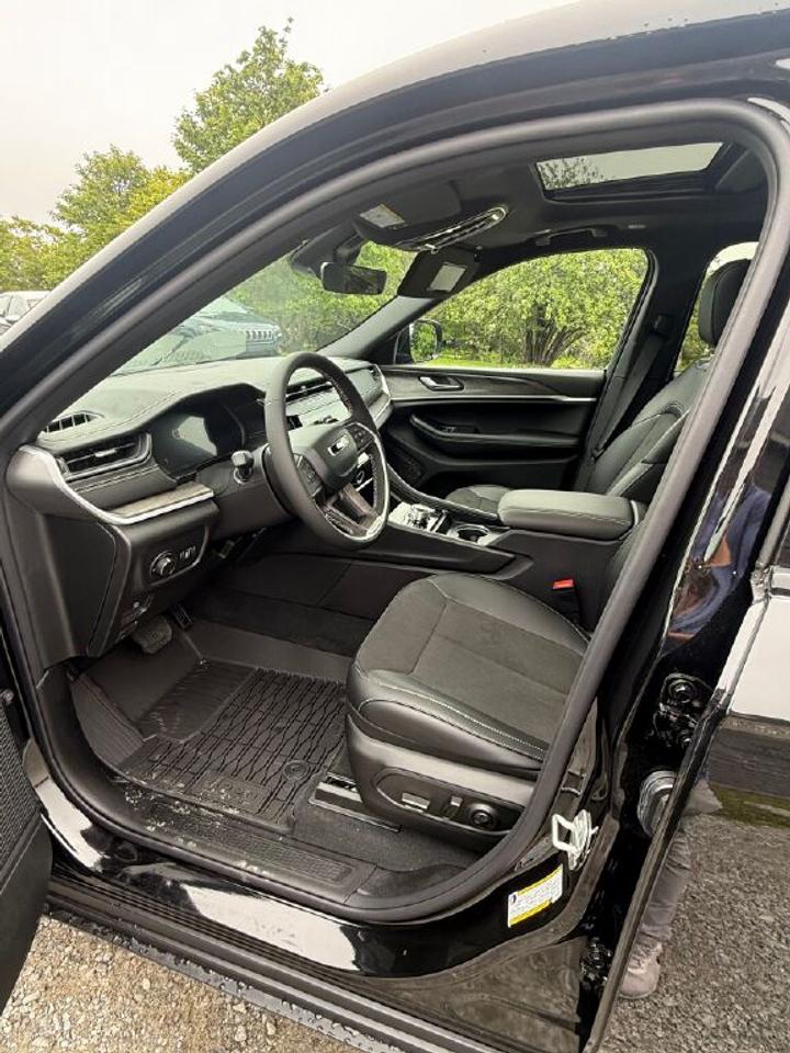 2026 Jeep Grand Cherokee L ALTITUDE Photo
