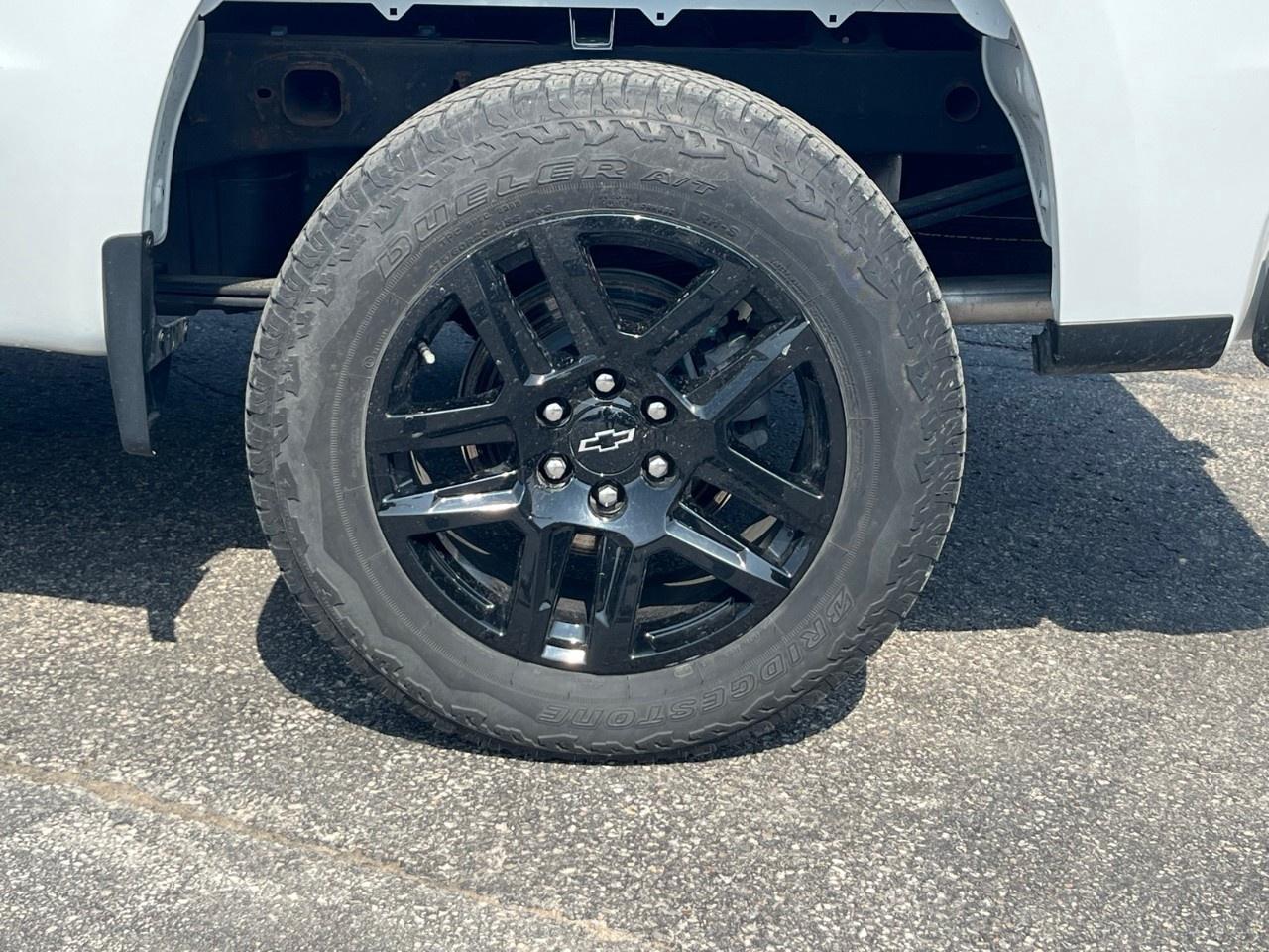 2024 Chevrolet Silverado 1500 Crew Cab Short Box 4-Wheel Drive Custom Trail Boss Photo