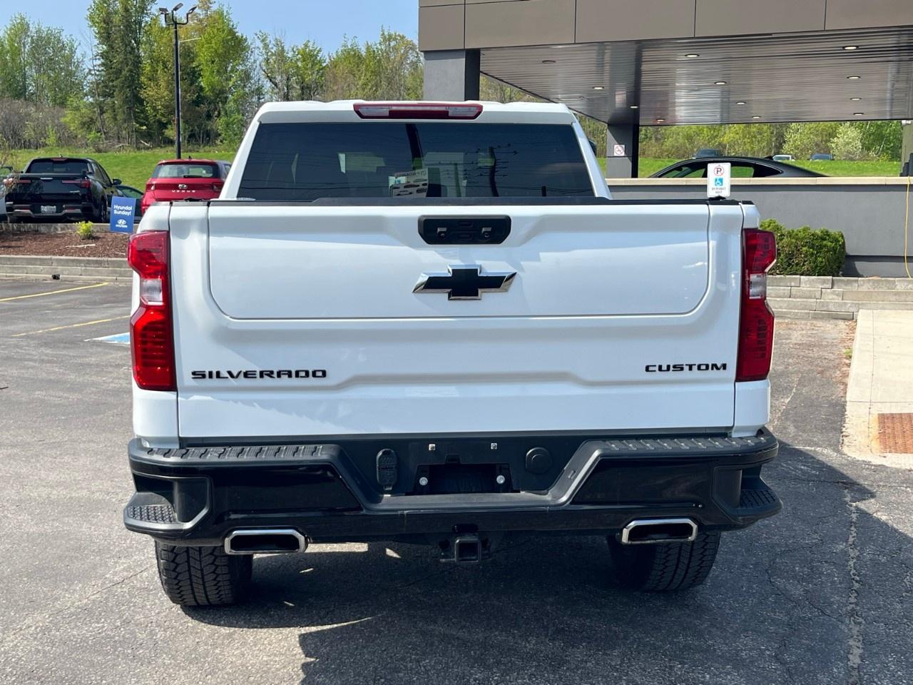 2024 Chevrolet Silverado 1500 Crew Cab Short Box 4-Wheel Drive Custom Trail Boss Photo
