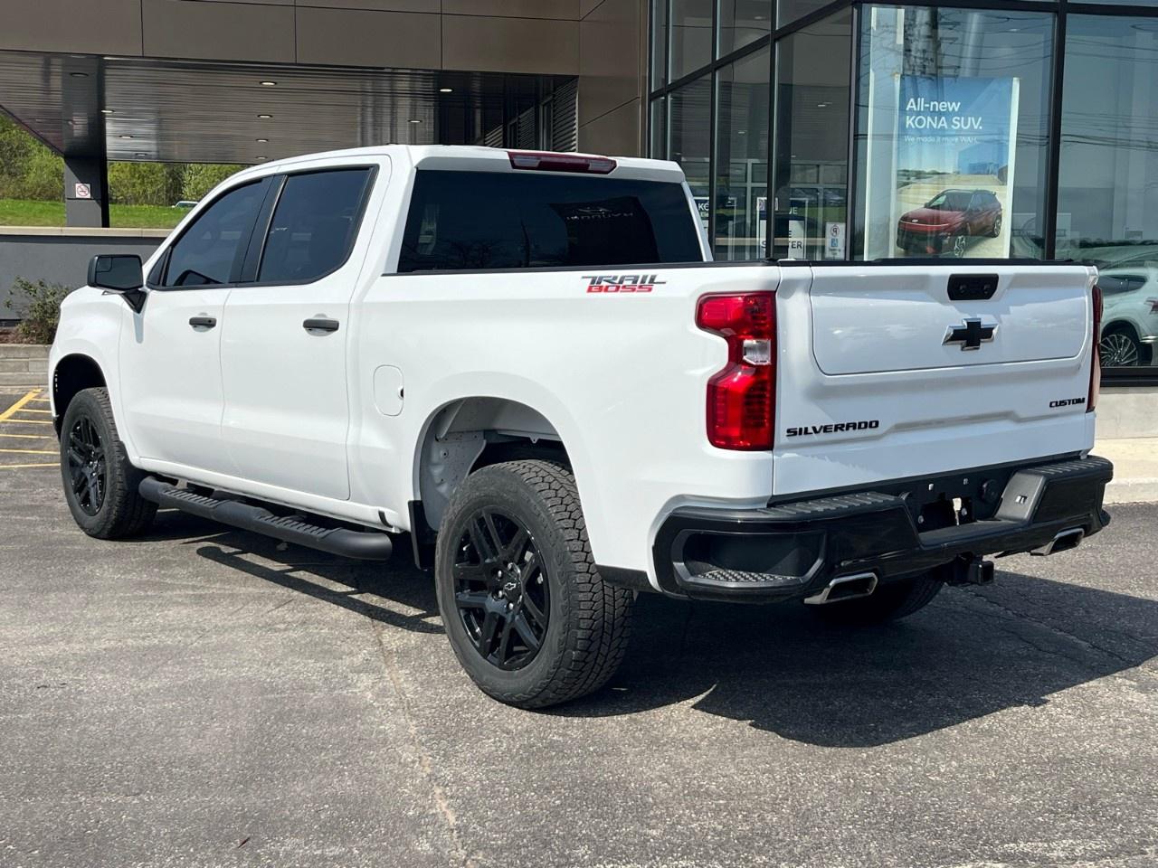 2024 Chevrolet Silverado 1500 Crew Cab Short Box 4-Wheel Drive Custom Trail Boss Photo3