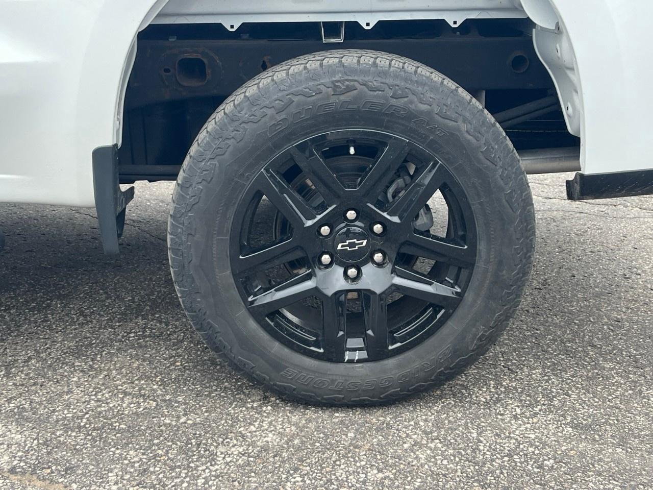 2024 Chevrolet Silverado 1500 Crew Cab Short Box 4-Wheel Drive Custom Trail Boss Photo
