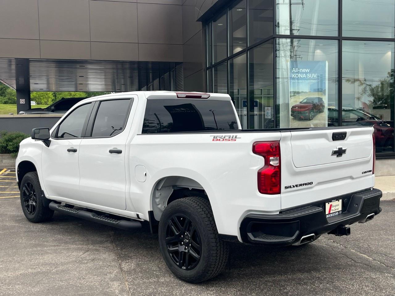 2024 Chevrolet Silverado 1500 Crew Cab Short Box 4-Wheel Drive Custom Trail Boss Photo4