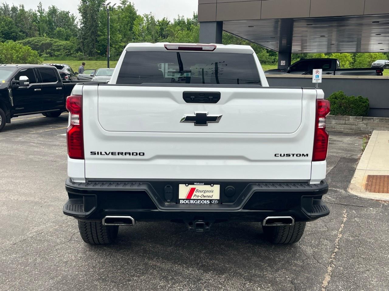 2024 Chevrolet Silverado 1500 Crew Cab Short Box 4-Wheel Drive Custom Trail Boss Photo