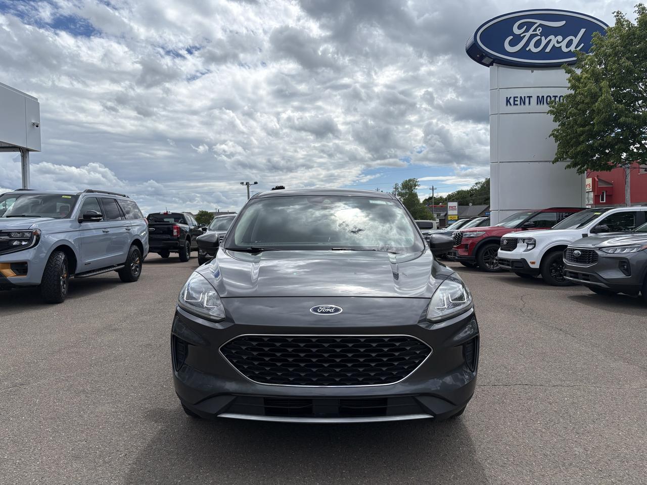 2020 Ford Escape SE Photo1