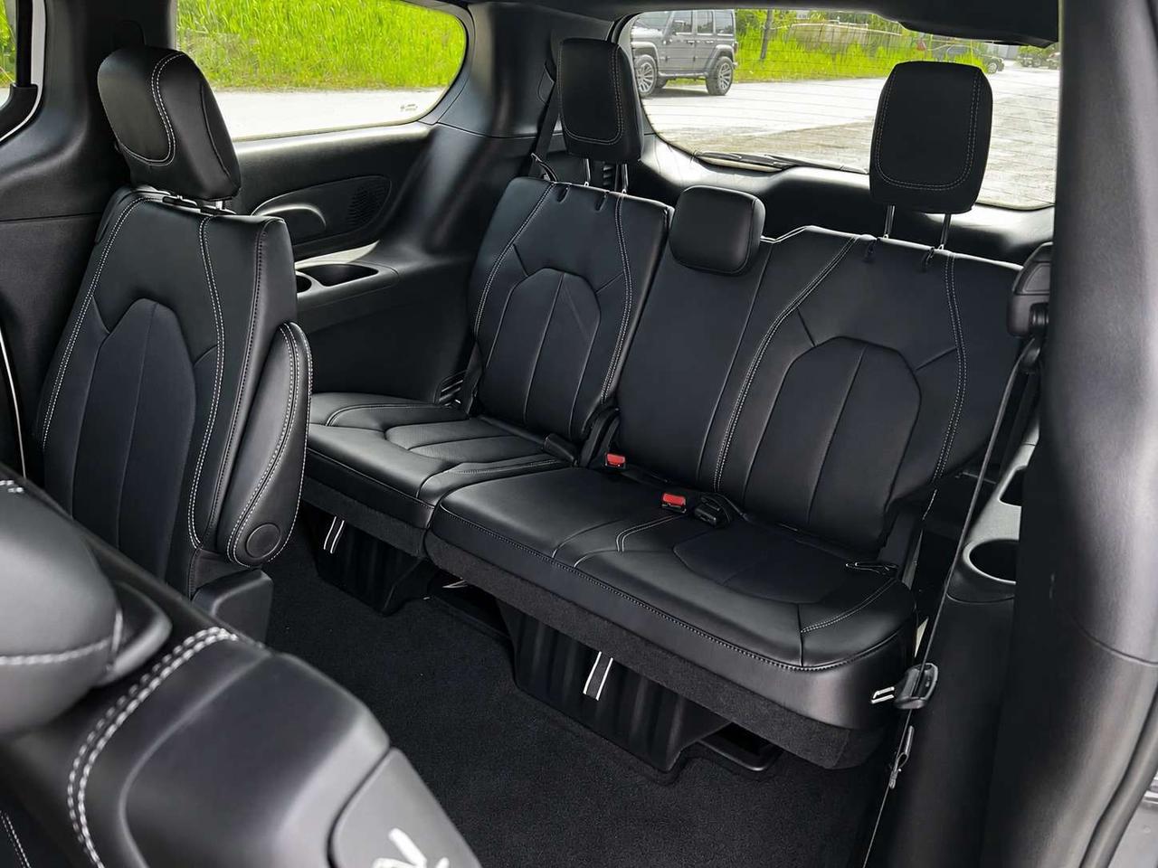 2027 Chrysler Pacifica SELECT FWD | Leather | S APP PKG Photo