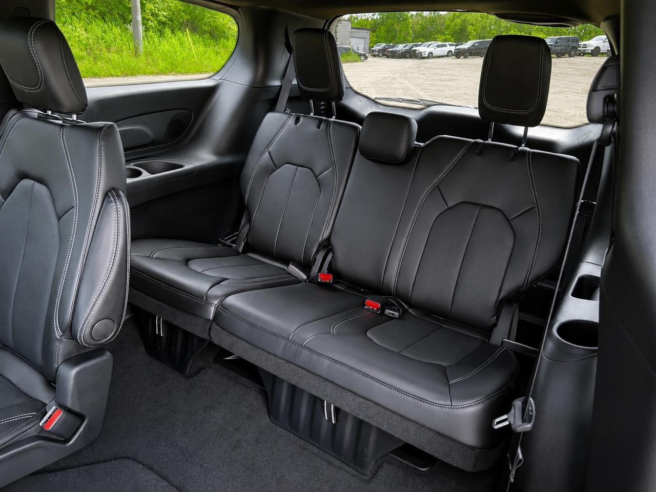 2027 Chrysler Pacifica SELECT | Leather | S APP PKG | Safety | Sunroof Photo