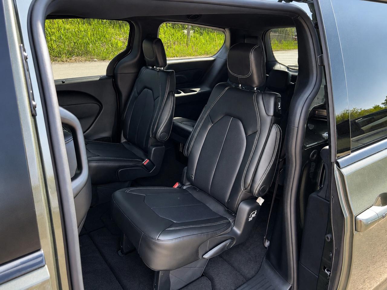 2027 Chrysler Pacifica SELECT | Leather | S APP PKG | Safety | Sunroof Photo