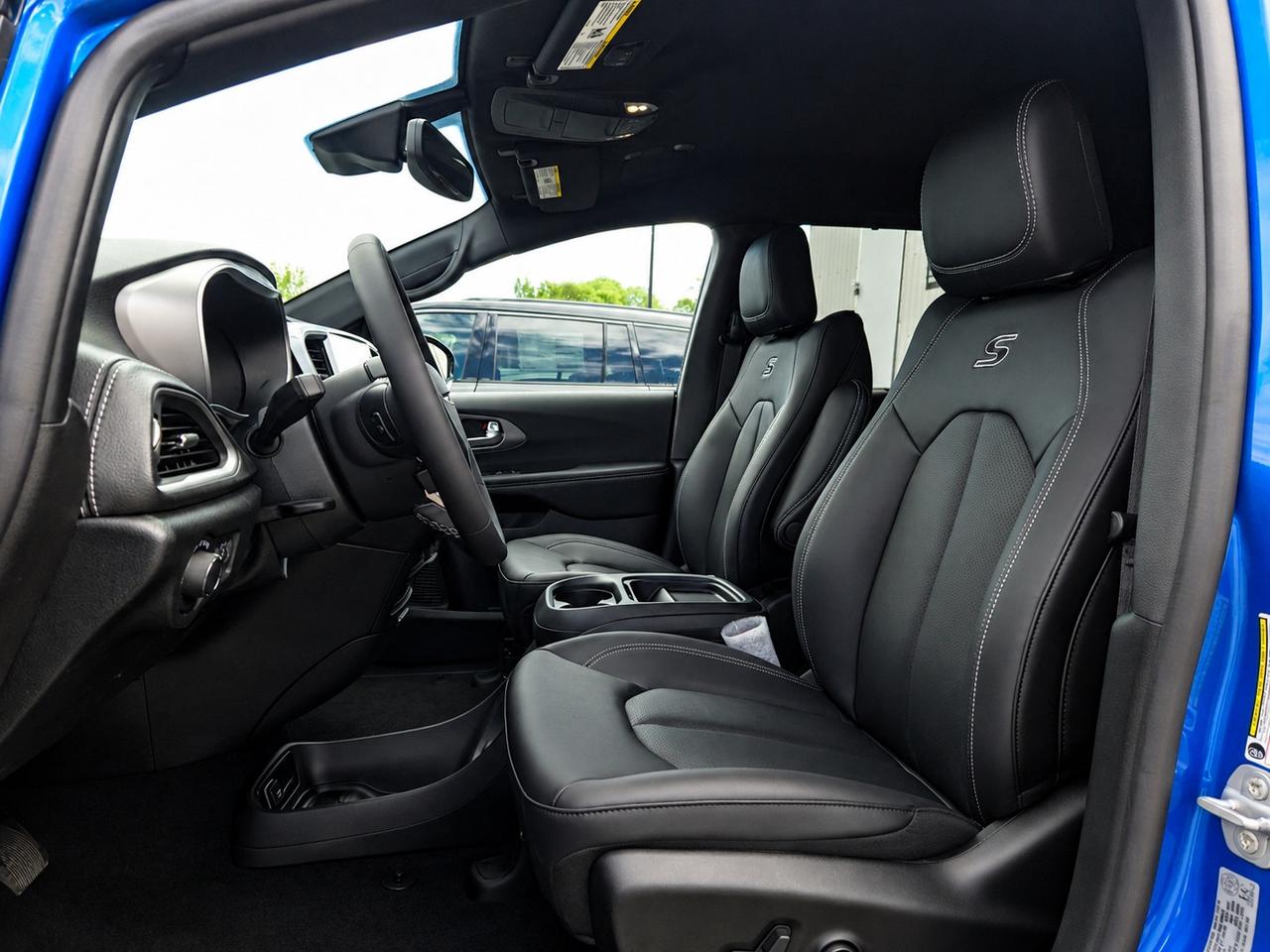 2027 Chrysler Pacifica SELECT | Sunroof | Safety | Family Tech Grp | Photo