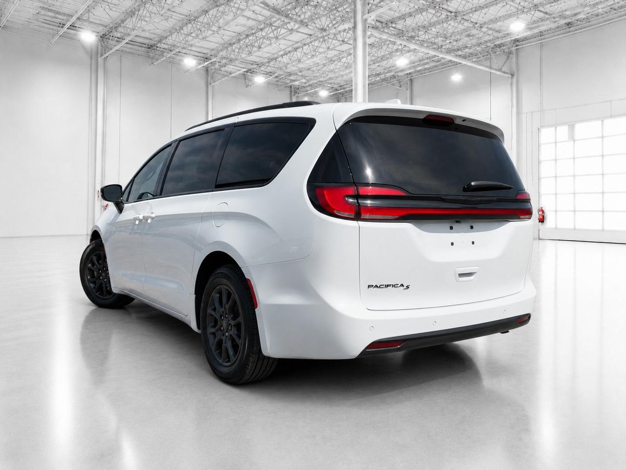 2027 Chrysler Pacifica SELECT FWD | S App Pkg | Safety | Family Tech Grp Photo3