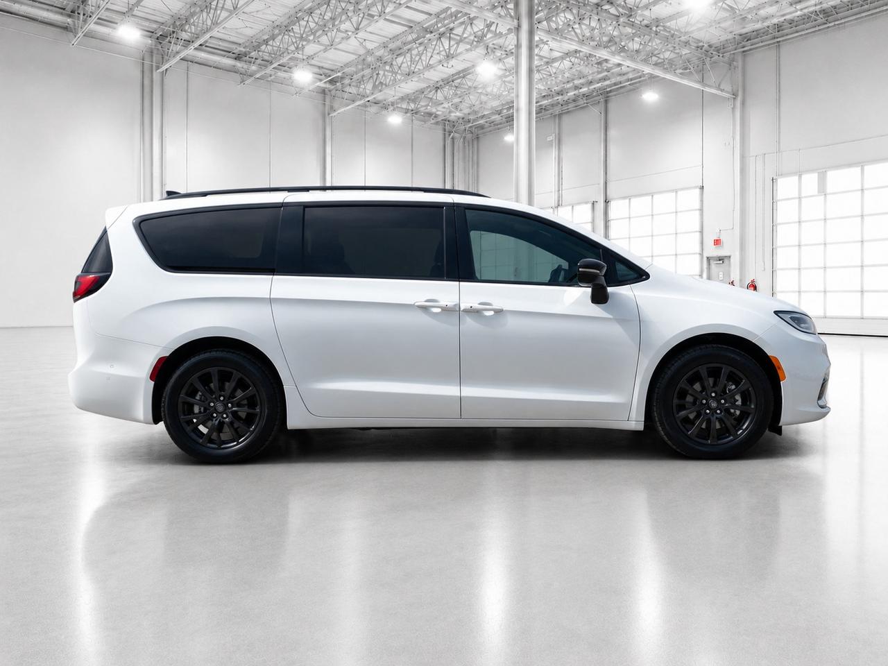 2027 Chrysler Pacifica SELECT FWD | S App Pkg | Safety | Family Tech Grp Photo4