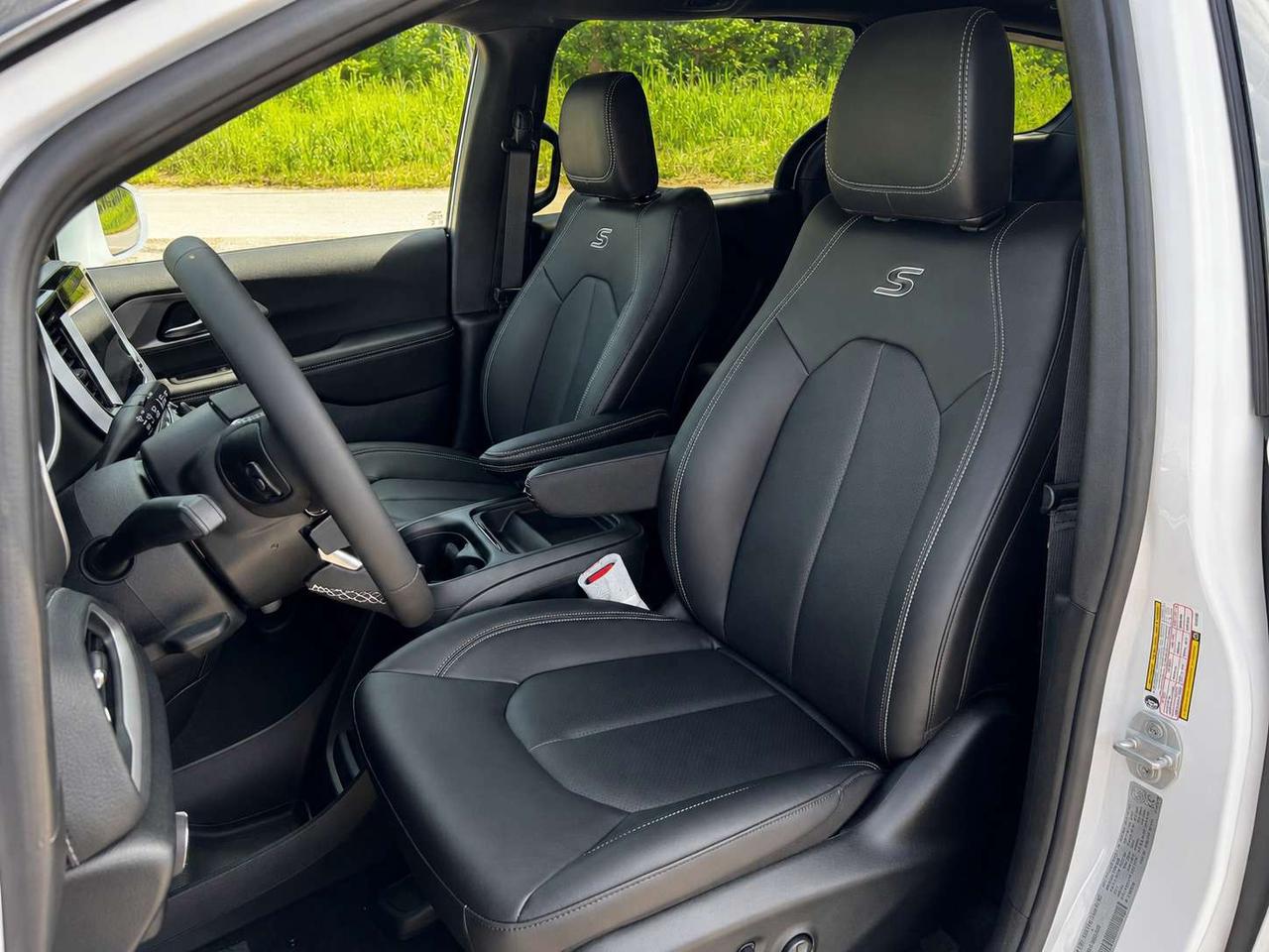 2027 Chrysler Pacifica SELECT FWD | S App Pkg | Safety | Family Tech Grp Photo
