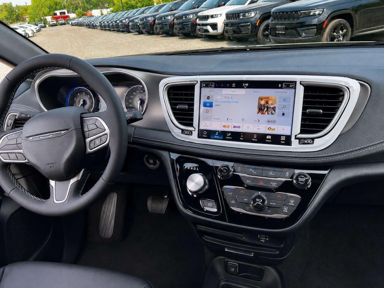2027 Chrysler Pacifica SELECT FWD | S App Pkg | Safety | Family Tech Grp Photo