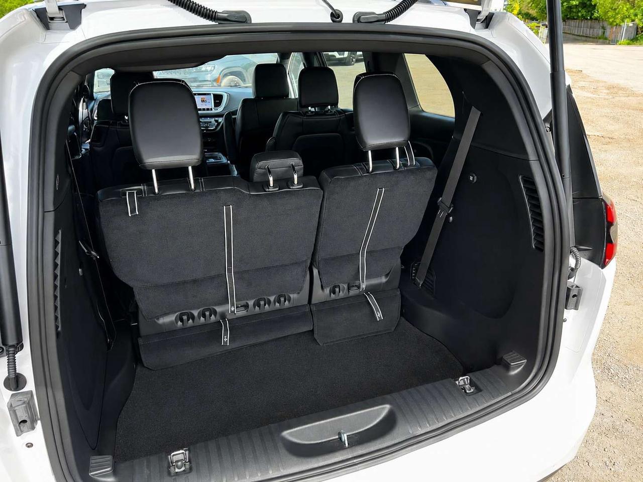 2027 Chrysler Pacifica SELECT FWD | S App Pkg | Safety | Family Tech Grp Photo