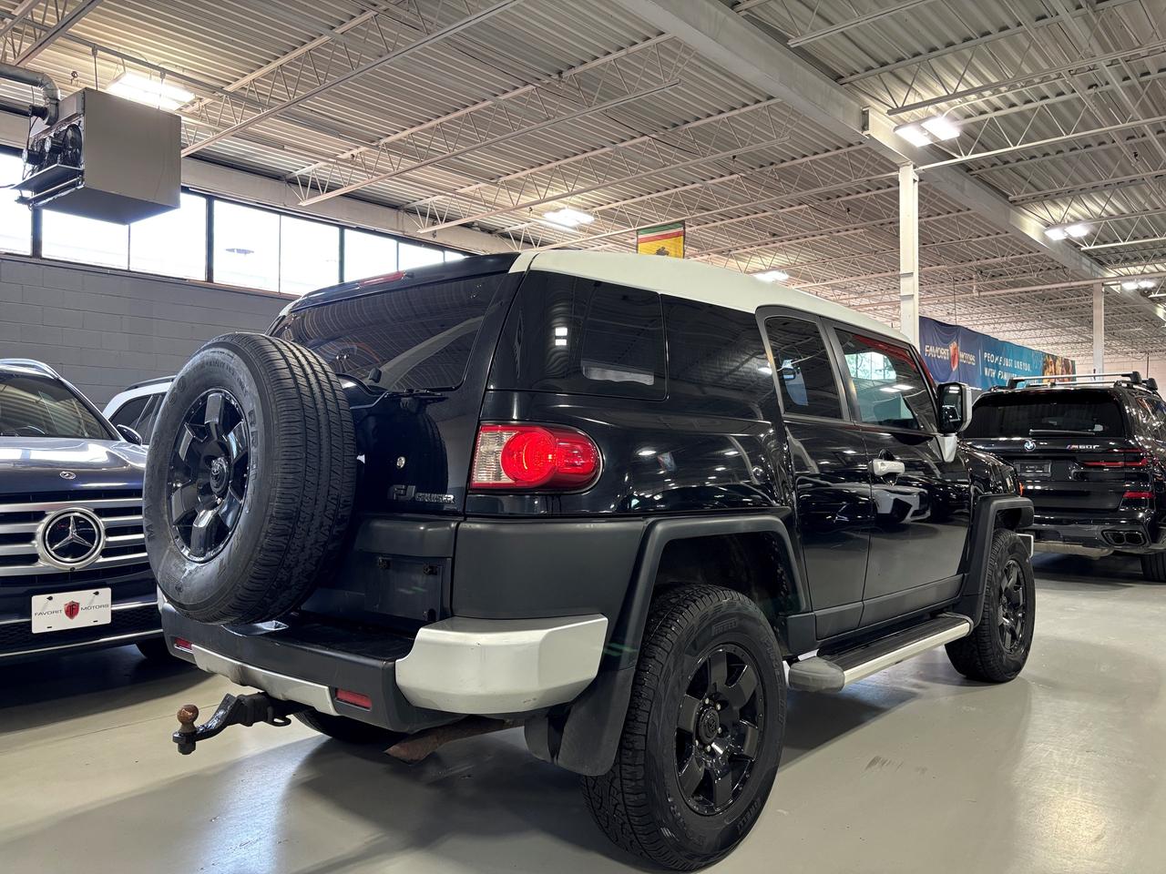 2010 Toyota FJ Cruiser 4WD|V6|AUTOMATIC|LEATHER|ALLOYS|RADIO| Photo